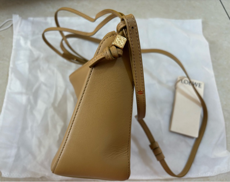 Lowe 小牛皮 吊床包-17