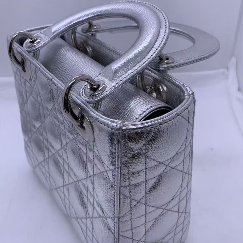 Dior 迪奧戴妃四格太空銀牛皮銀扣徽章肩帶手提包-6