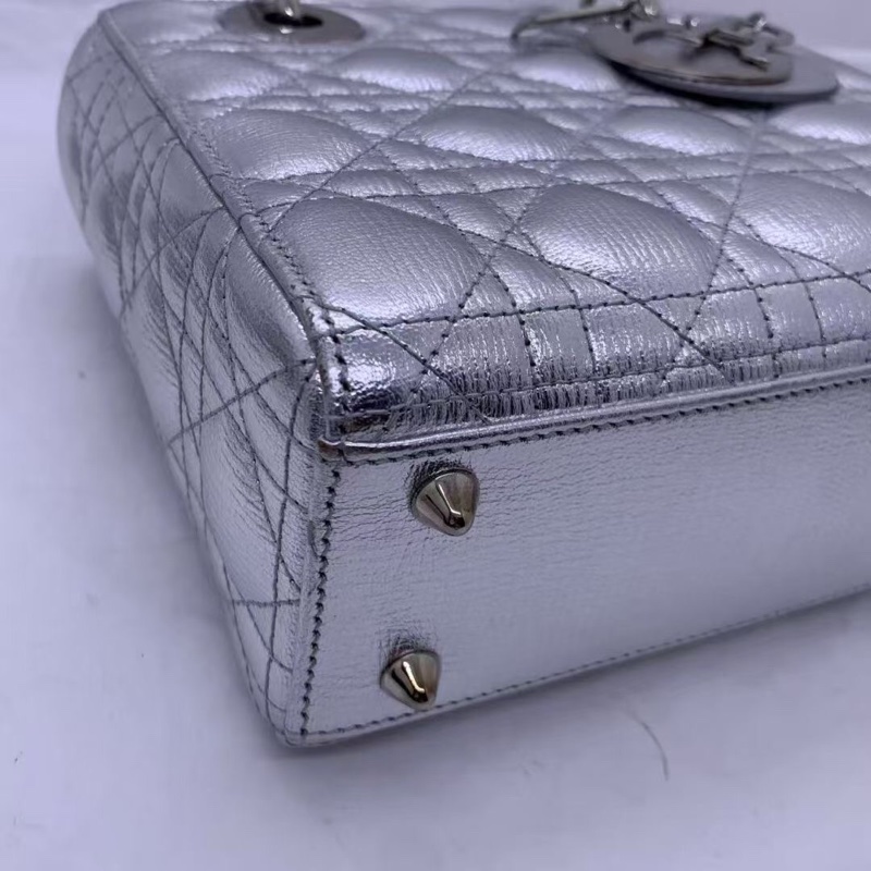 Dior 迪奧戴妃四格太空銀牛皮銀扣徽章肩帶手提包-8