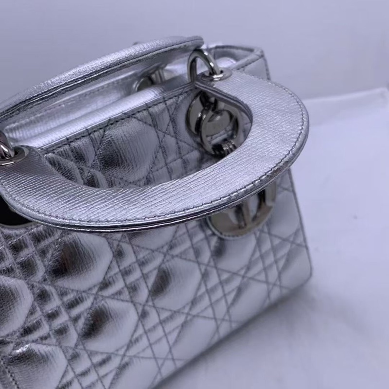 Dior 迪奧戴妃四格太空銀牛皮銀扣徽章肩帶手提包-9