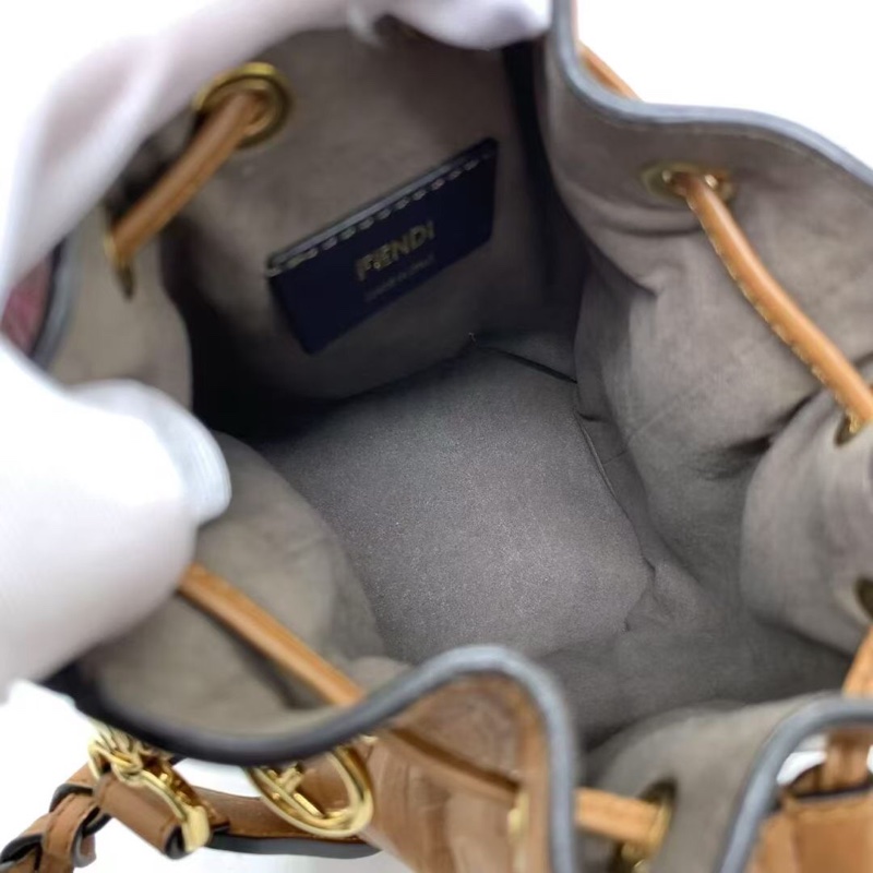 芬迪Fendi Mon Tresor老花字母小水桶 鏈條包,超級火爆的款 巨難買 logo元素-3