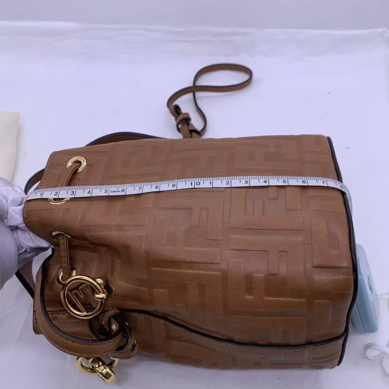 芬迪Fendi Mon Tresor老花字母小水桶 鏈條包,超級火爆的款 巨難買 logo元素-4