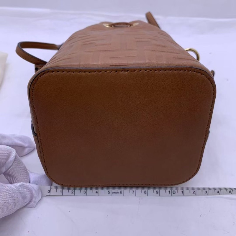 芬迪Fendi Mon Tresor老花字母小水桶 鏈條包,超級火爆的款 巨難買 logo元素-5
