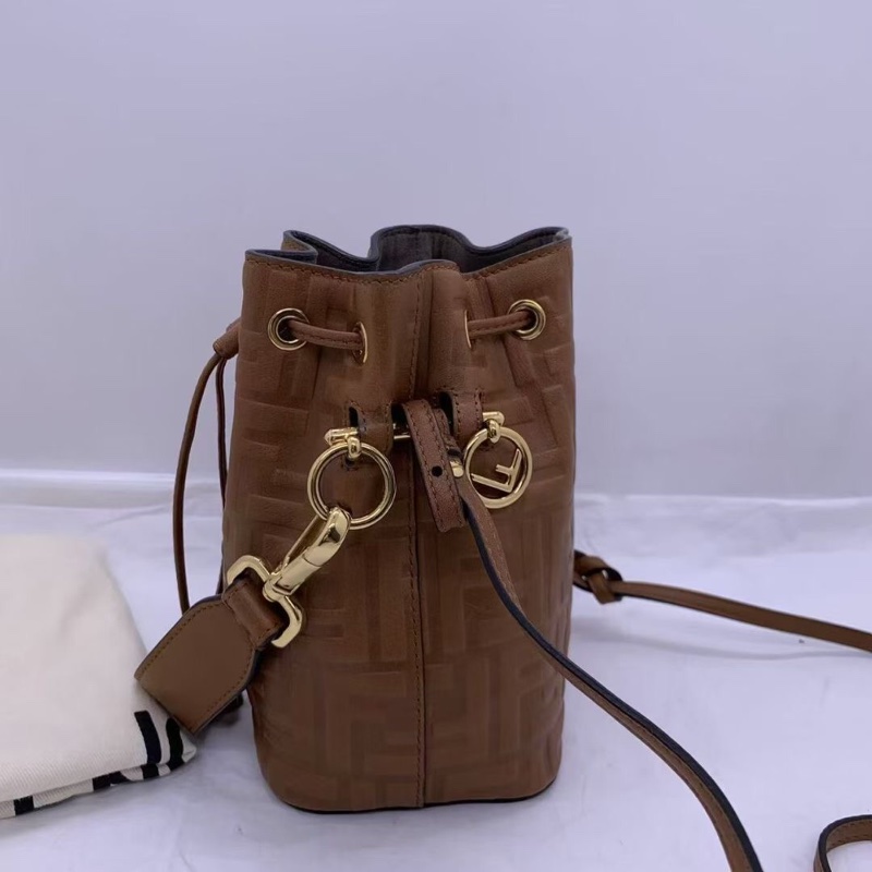 芬迪Fendi Mon Tresor老花字母小水桶 鏈條包,超級火爆的款 巨難買 logo元素-8