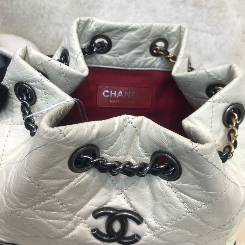 Chanel 黑白細size 流浪背包 XB727-5