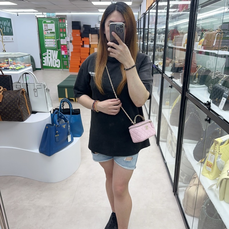 CHANEL 24S 粉色金扣珍珠手柄長盒子 2025年-1