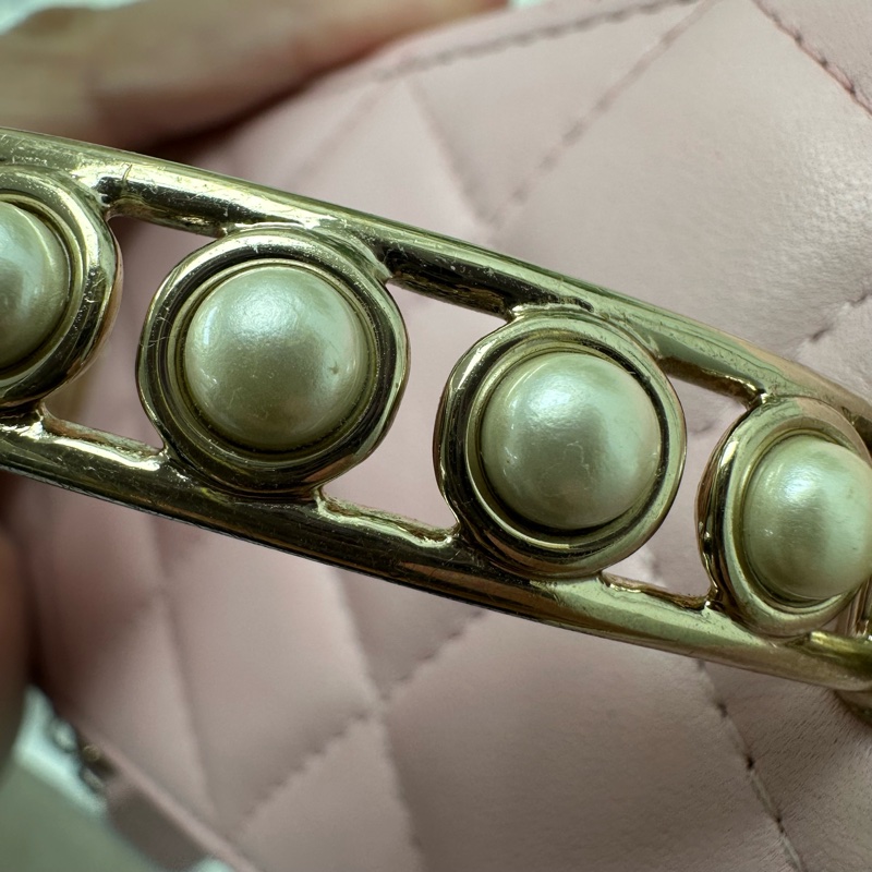 CHANEL 24S 粉色金扣珍珠手柄長盒子 2025年-15