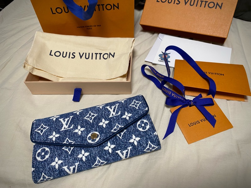 LV （ Louis Vuitton ) 牛仔布 長夾 秀款 （絕版品）-0