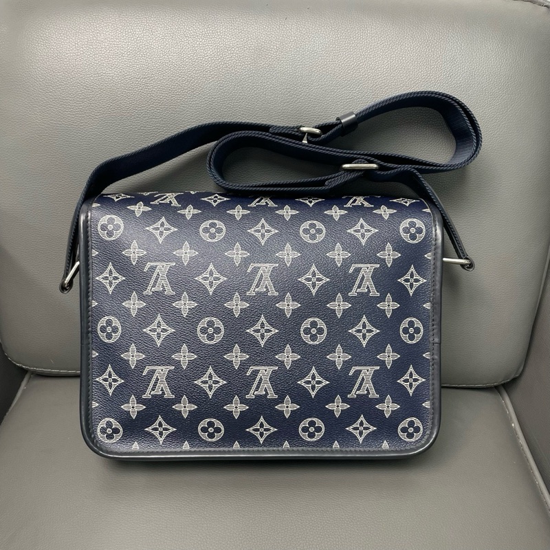 Lv Messenger系列 小號郵差包 非洲雄獅 墨灰色 尺寸約28*19.5*8-1