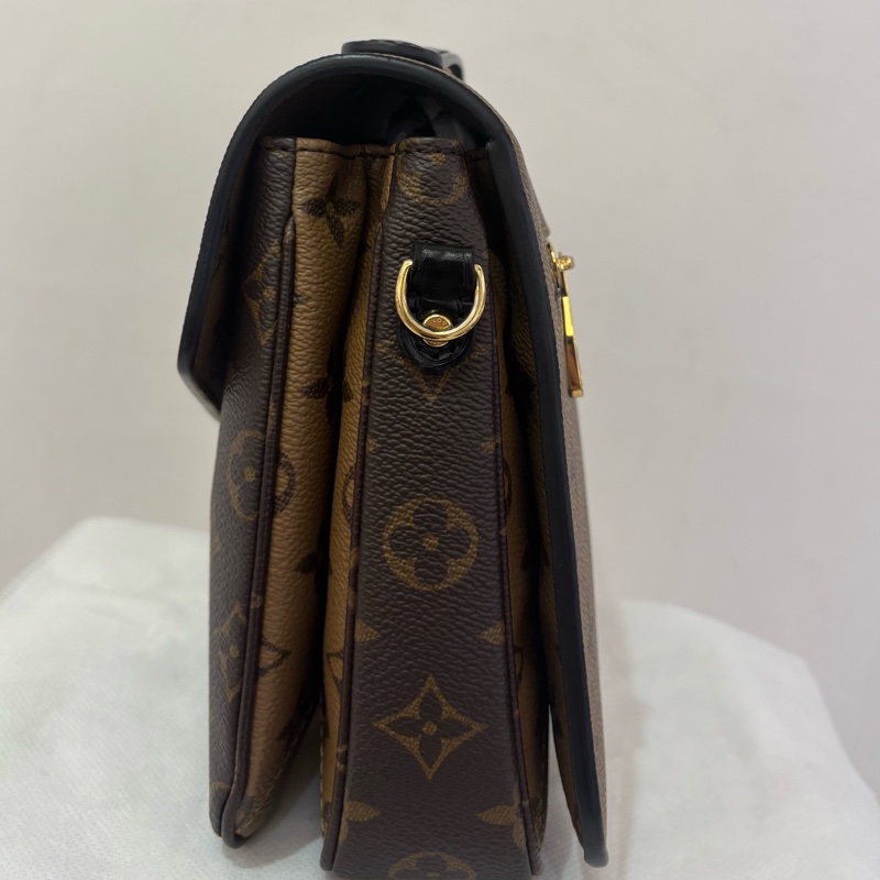 LV (M)Metis 拼色郵差包-2