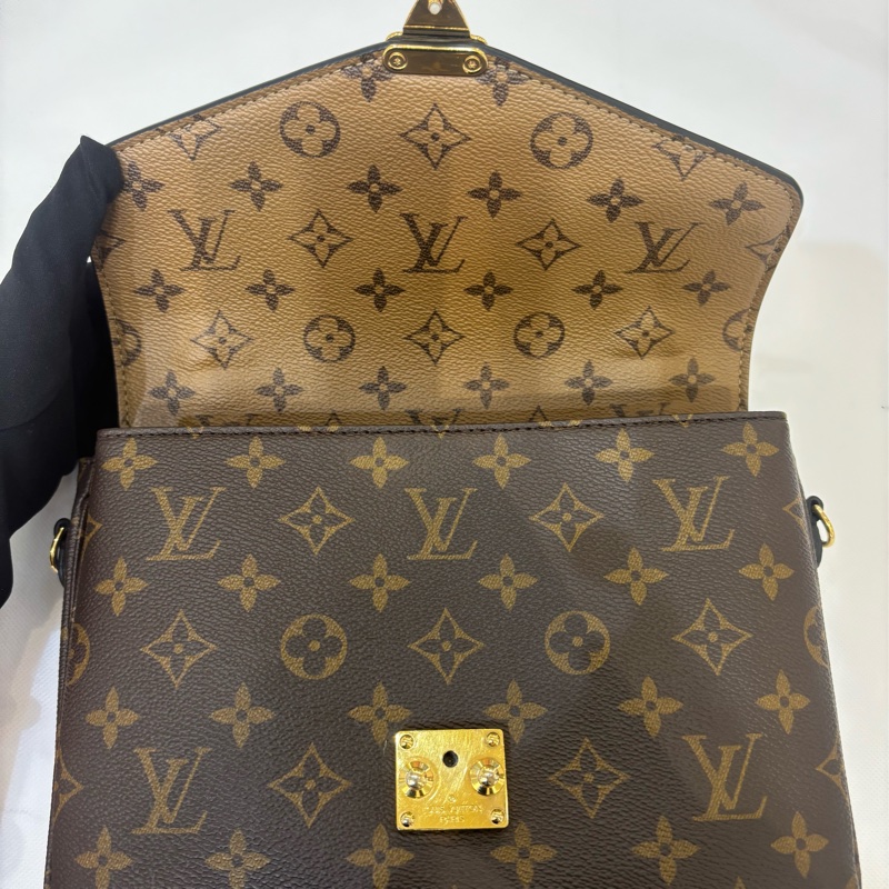 LV (M)Metis 拼色郵差包-7