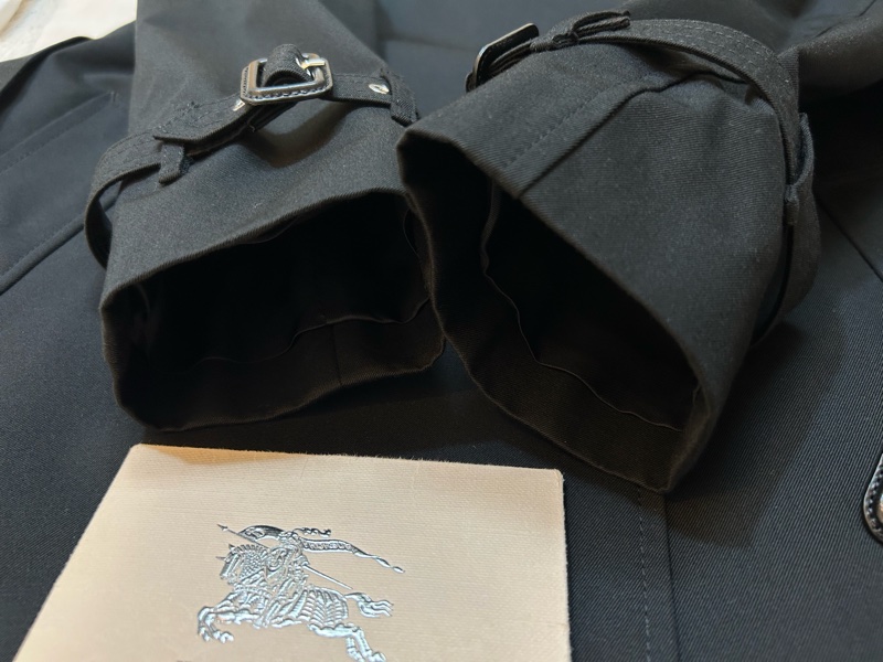 BURBERRY英國格紋翻領黑色風衣UK2-6