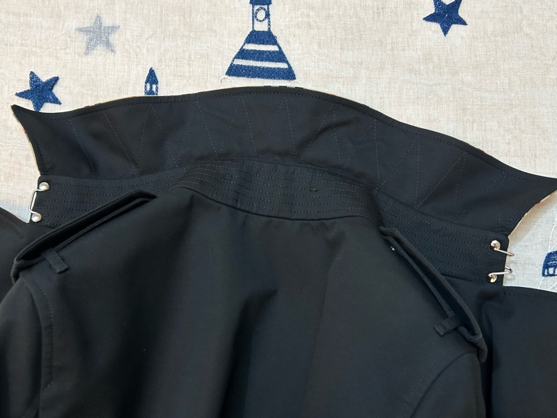 BURBERRY英國格紋翻領黑色風衣UK2-18