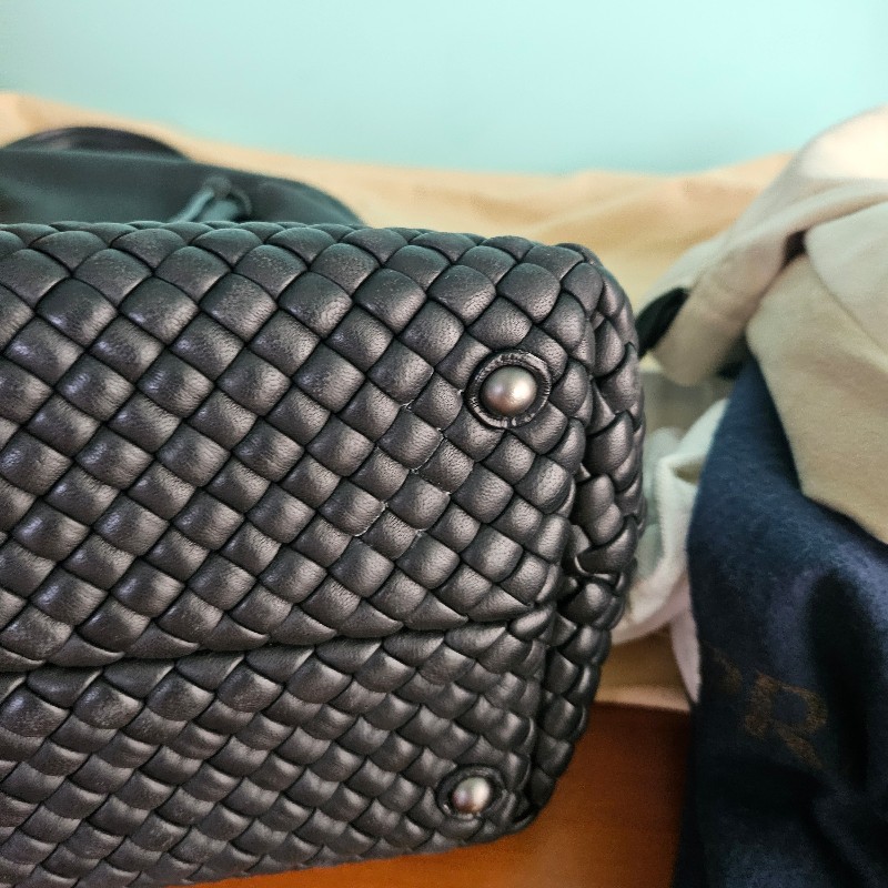 bv黑色編織全皮包-12