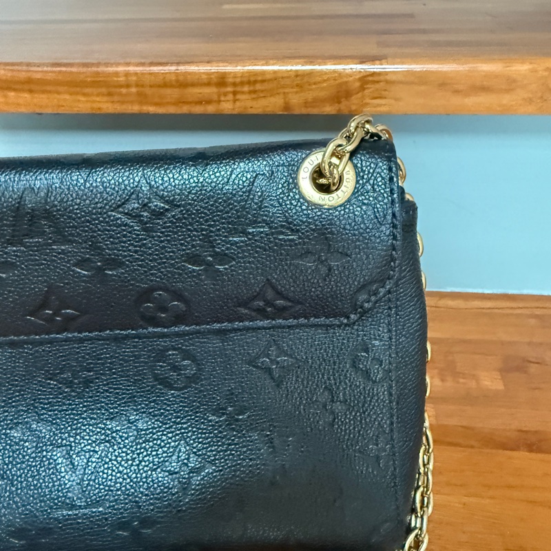 lv 超美壓紋真皮鍊包 容量夠 拍圈最甜❤️專櫃十幾-15