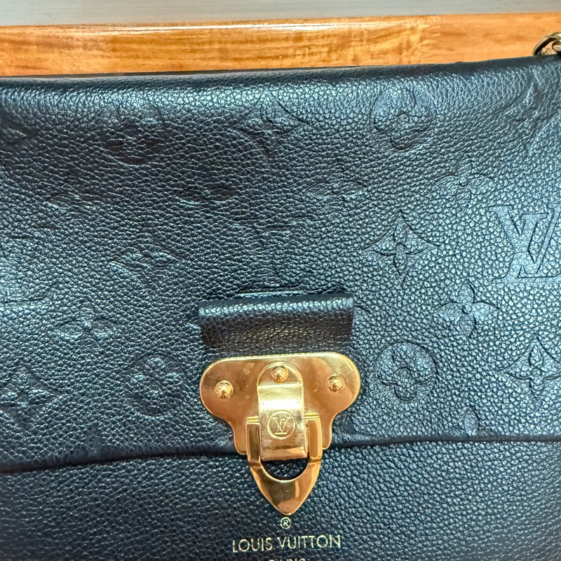 lv 超美壓紋真皮鍊包 容量夠 拍圈最甜❤️專櫃十幾-1