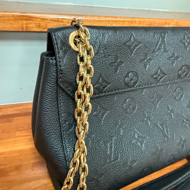 lv 超美壓紋真皮鍊包 容量夠 拍圈最甜❤️專櫃十幾-3