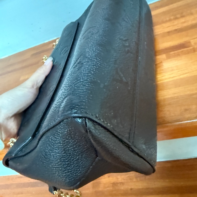 lv 超美壓紋真皮鍊包 容量夠 拍圈最甜❤️專櫃十幾-9