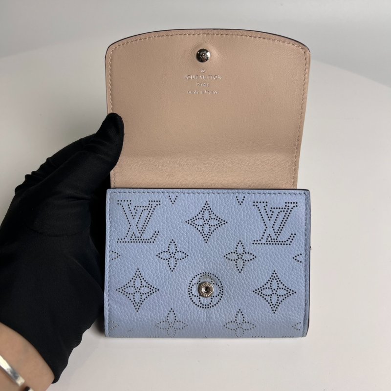 LV M81237/晶片款淺藍Mahina翻蓋短夾-2