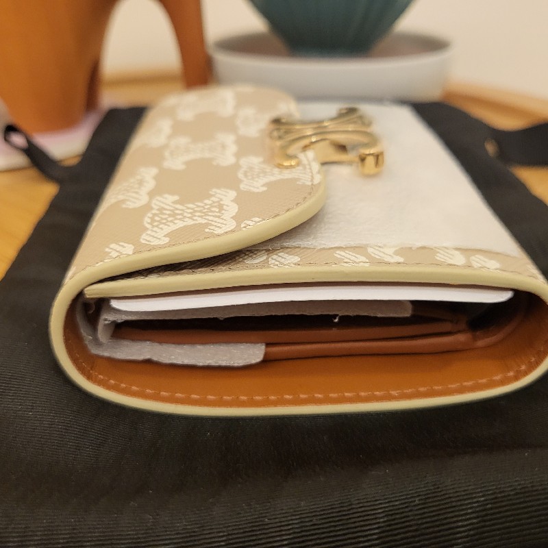 〔Celine 〕凱旋門金扣老花短夾～全新😍😍-4