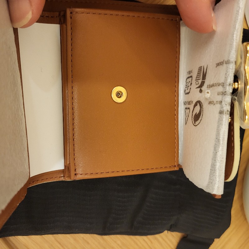 〔Celine 〕凱旋門金扣老花短夾～全新😍😍-9