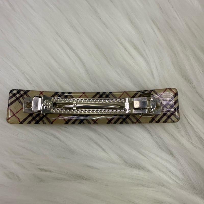 Burberry hair clip-1