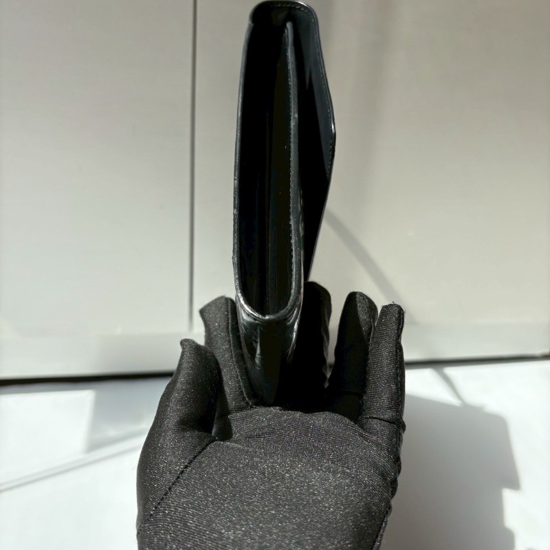 LV 銀釦黑色vernis 下蓋手拿包-11