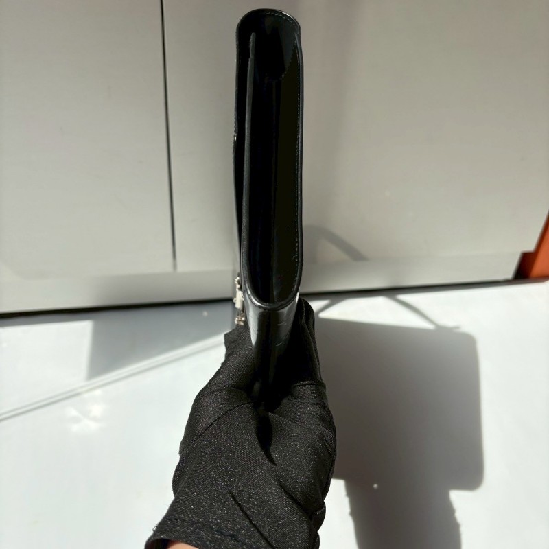 LV 銀釦黑色vernis 下蓋手拿包-13