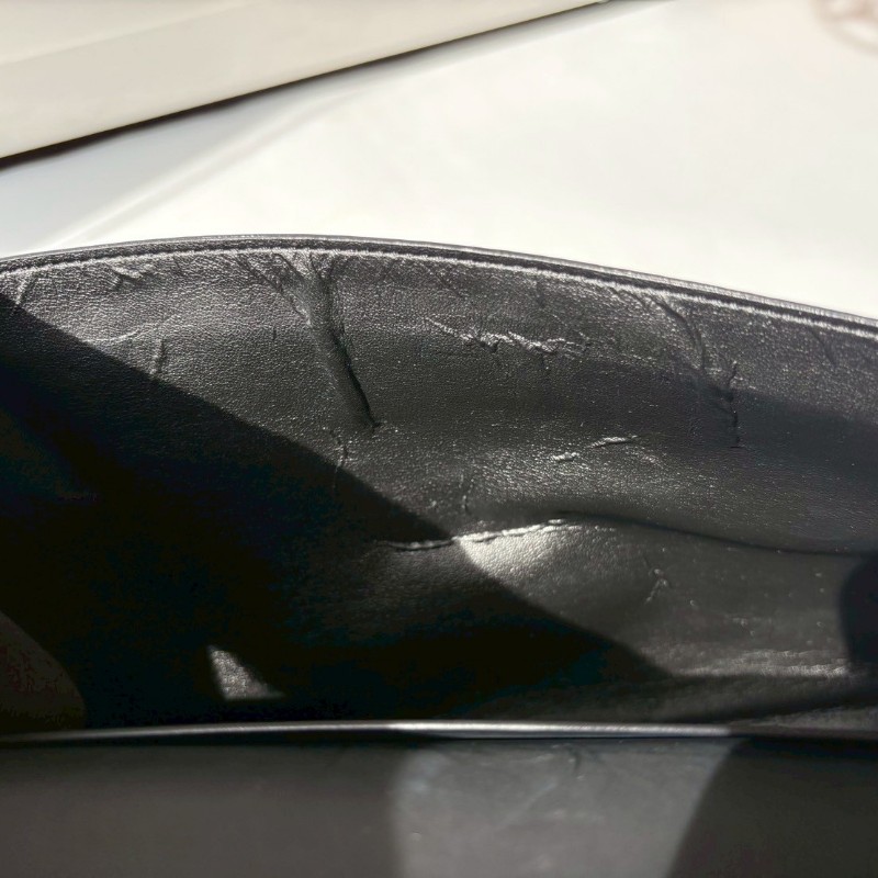 LV 銀釦黑色vernis 下蓋手拿包-14