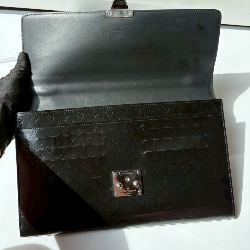 LV 銀釦黑色vernis 下蓋手拿包-15