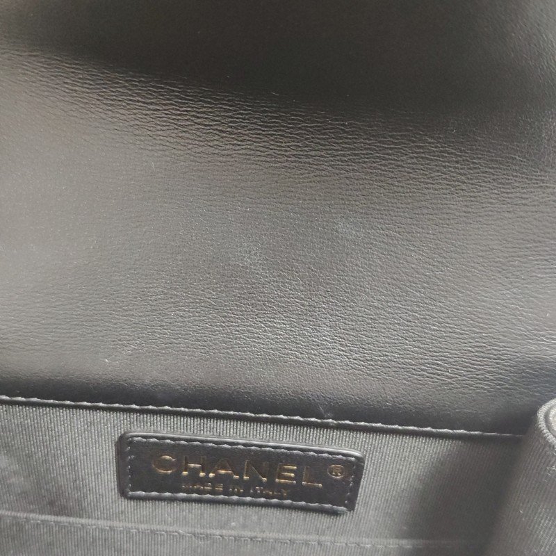 Chanel Leboy 季節限定款 牛皮 菱格 絎縫 方形 雙C 鎖扣 單肩包-9