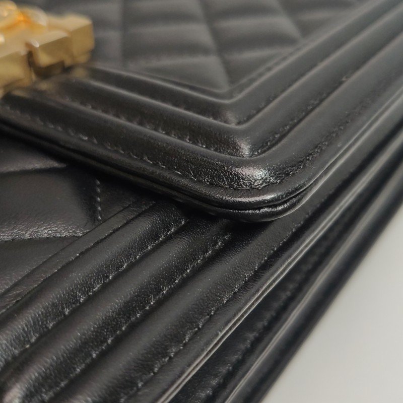 Chanel Leboy 季節限定款 牛皮 菱格 絎縫 方形 雙C 鎖扣 單肩包-16