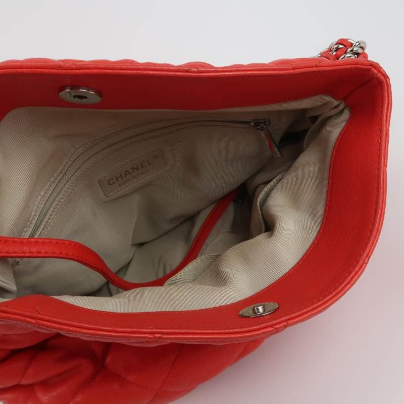 Chanel 羊皮 純色 菱格 絎縫 雙C Logo 單肩包-6