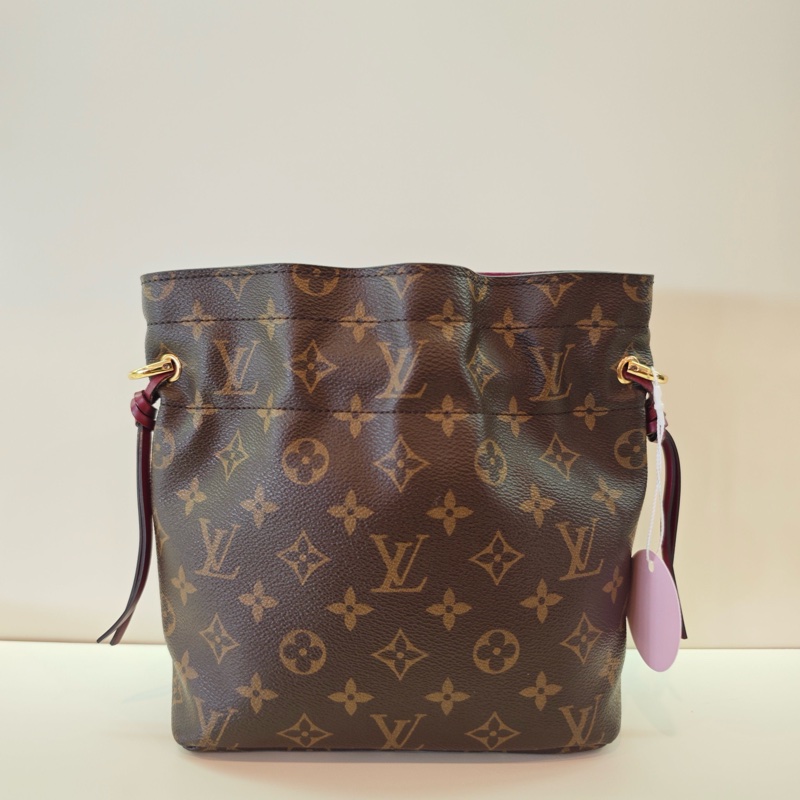 路易威登/LV 經典老花 抽繩福袋包 紅色內裡手提斜背包 後配可拆卸肩帶-1