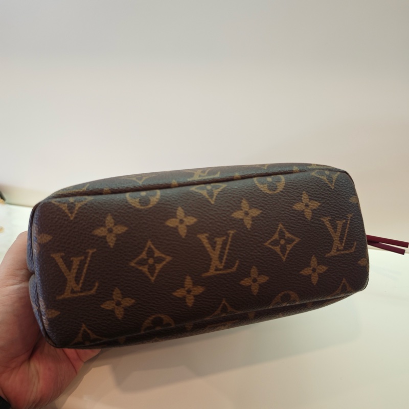 路易威登/LV 經典老花 抽繩福袋包 紅色內裡手提斜背包 後配可拆卸肩帶-4