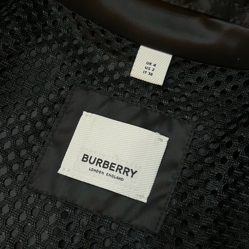 BURBERRY英國黑色輕盈風衣UK4-13