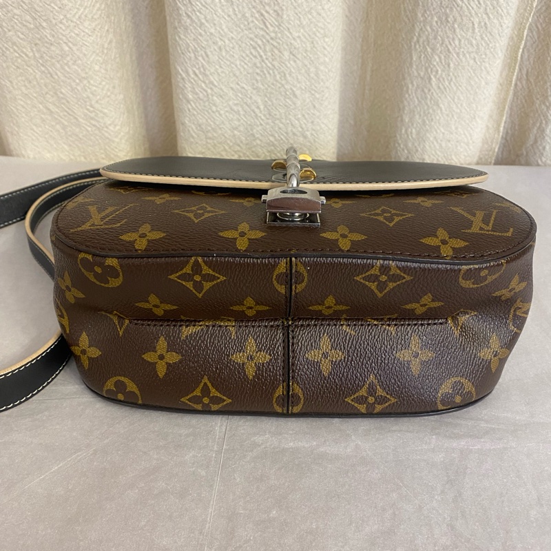 Louis Vuitton路易威登 秀款Chain It 鎖頭包黑PM 中號-3