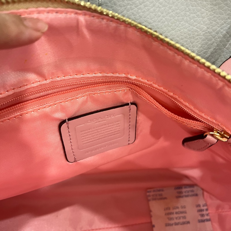 全新coach側背水餃包， F79998-3