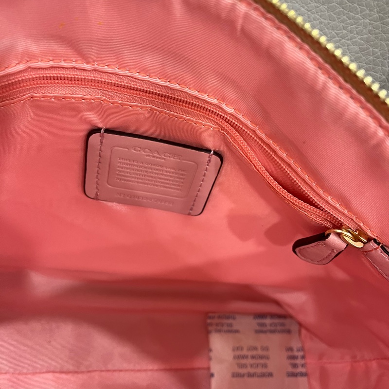 全新coach側背水餃包， F79998-12