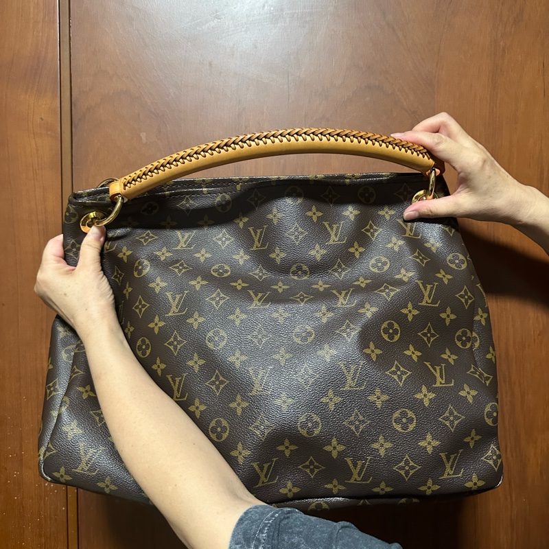 Louis Vuitton artsy bag-0