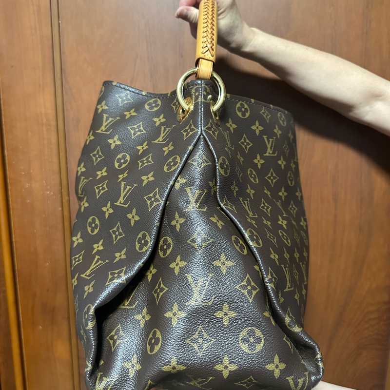 Louis Vuitton artsy bag-2
