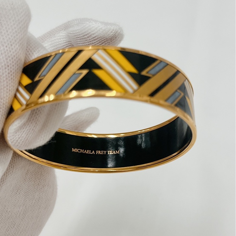 莉亞精品♡ Hermes 金邊黑底V字排列手環 9新美品-1