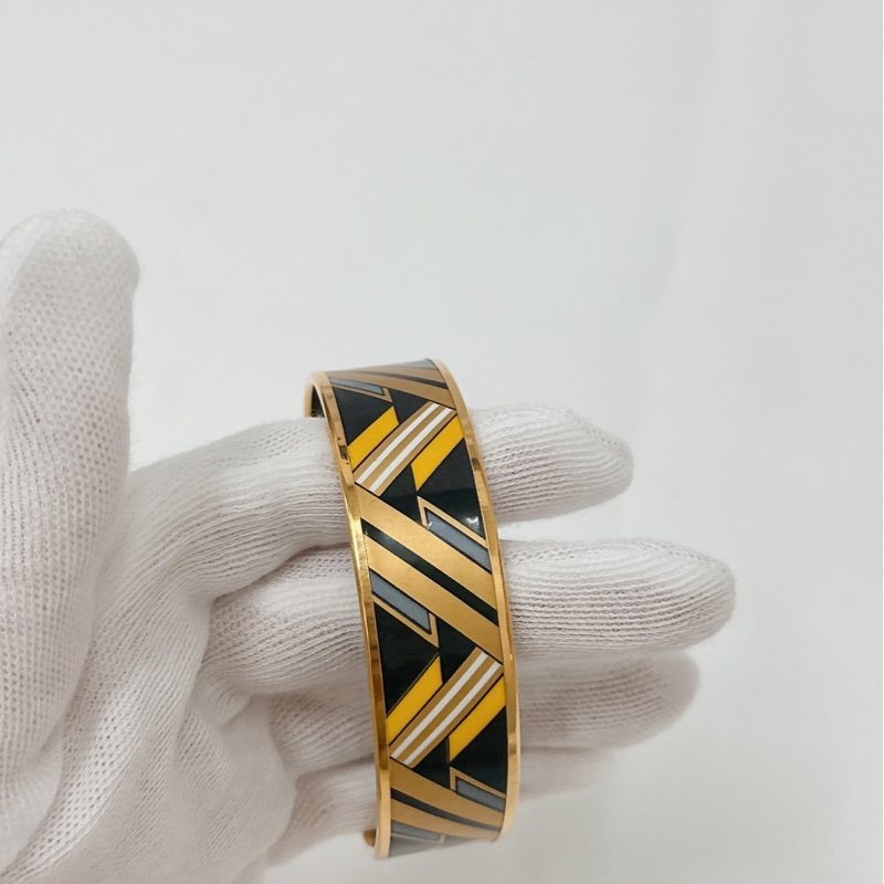 莉亞精品♡ Hermes 金邊黑底V字排列手環 9新美品-2