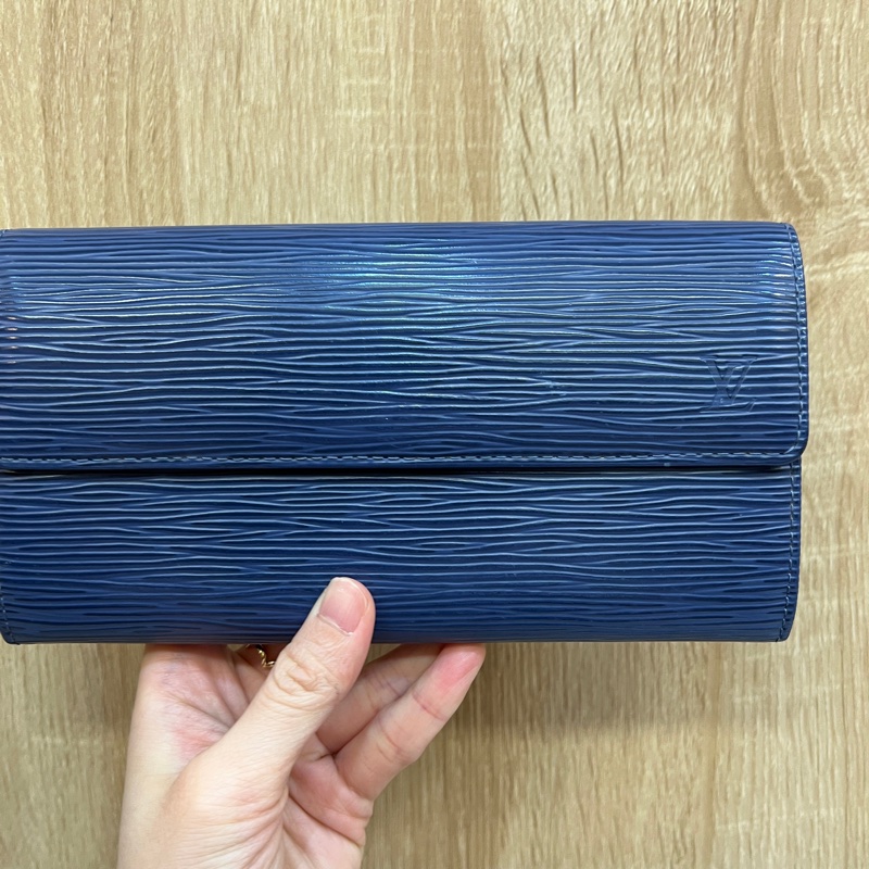 LV 藍Epi牛皮銀釦下蓋6卡長夾M6359G-0