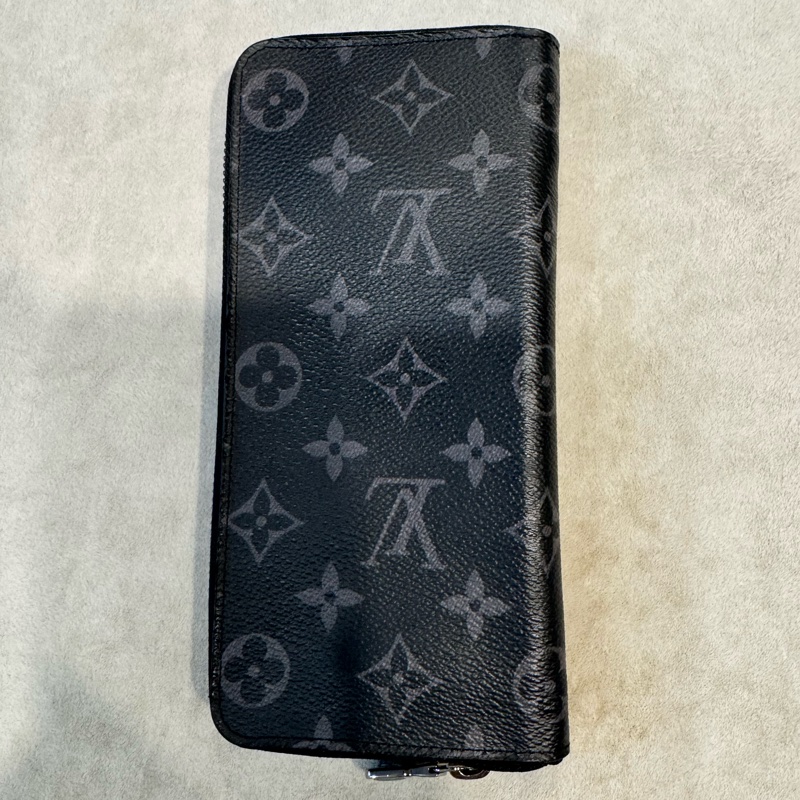 LV 黑灰原花直式拉鏈長夾M62295-5