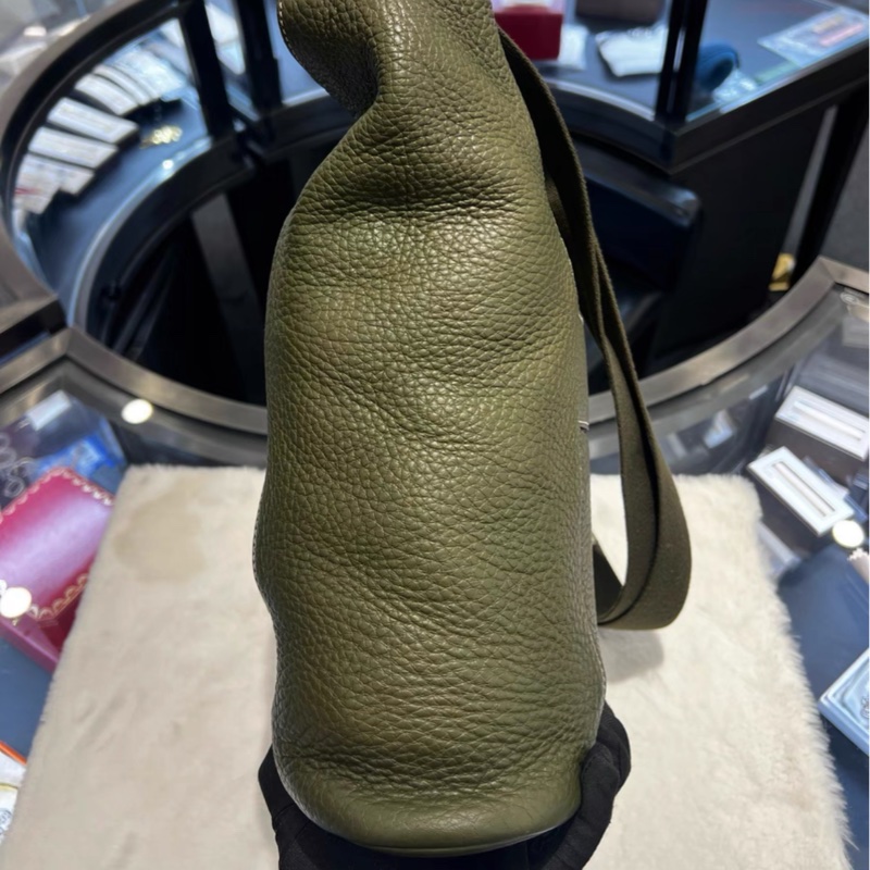 Hermes軍綠色水桶包經典款式-2