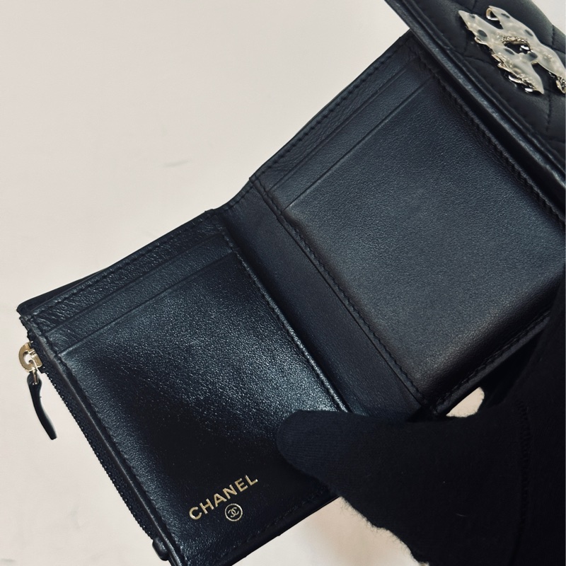 #近新閒置 #全配🉑送禮 香奈兒黑金牛皮對開短夾🈶零件袋/鈔票層-5