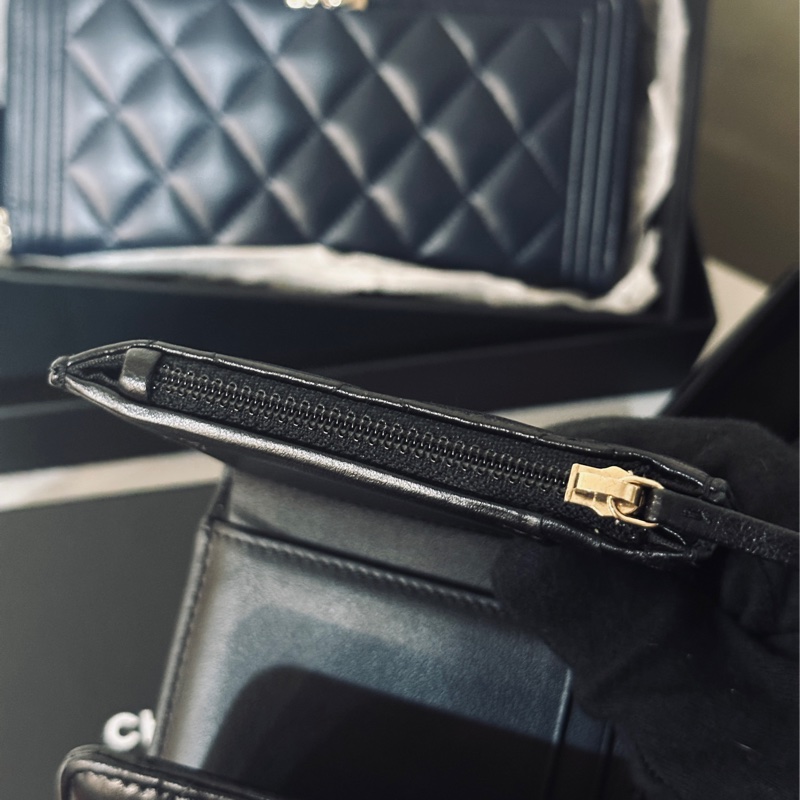 #近新閒置 #全配🉑送禮 香奈兒黑金牛皮對開短夾🈶零件袋/鈔票層-10