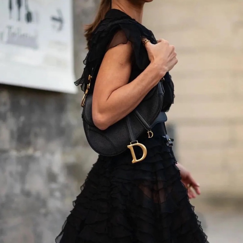 「JL精品代購」 97新 Dior全皮黑色金扣中號馬鞍包-1