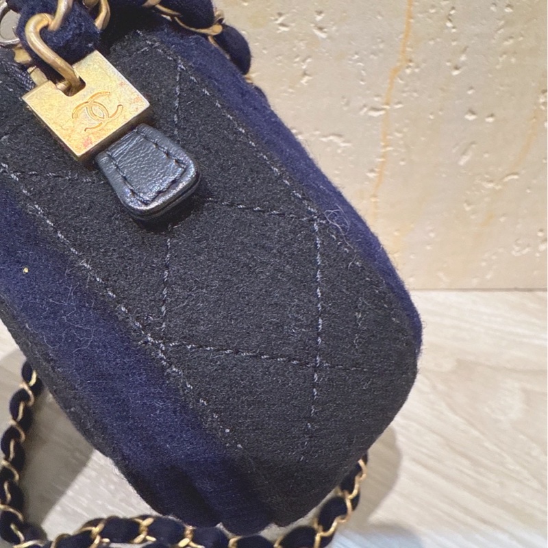 CHANEL 深藍色相機鏈條包 26開-6